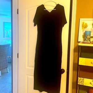 Never worn Old Navy black maxi dress.